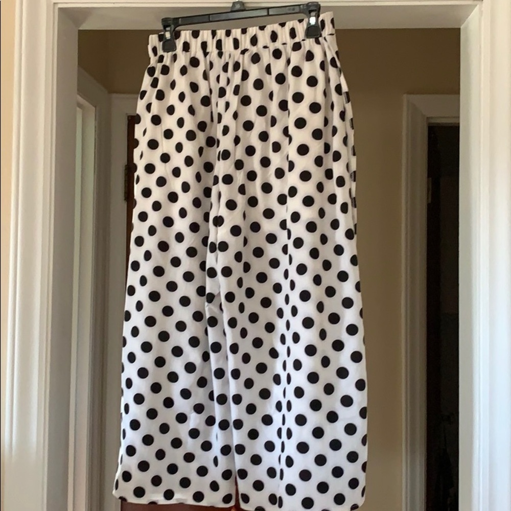 Pretty Little Thing polka dot capris - Picture 2 of 3